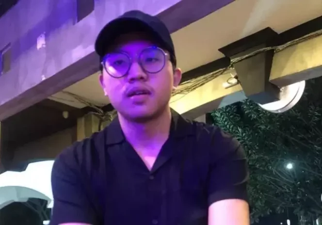 
Universitas Wijaya Kusuma Surabaya resmi mencabut status mahasiswa konten kreator Resbob per Minggu 14 Desember 2025, imbas kasus ujaran rasis terhadap masyarakat Sunda