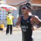Atlet triathlon Indonesia Martina Ayu Pratiwi dan Rashif Amila Yaqin merayakan kemenangan usai meraih medali emas SEA Games 2025 di Bangkok