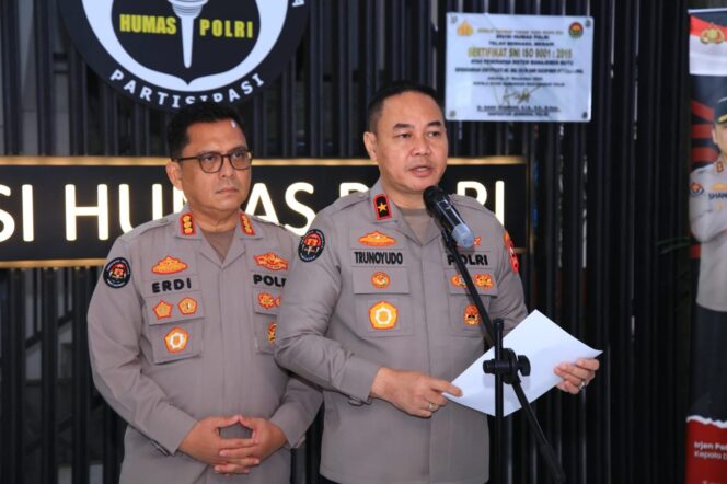 
Polri melakukan mutasi terhadap 1.086 personel pada Desember 2025, dengan mempercayakan sejumlah Polwan mengisi jabatan strategis di Direktorat PPA dan PPO sebagai bentuk penguatan perlindungan perempuan dan anak.