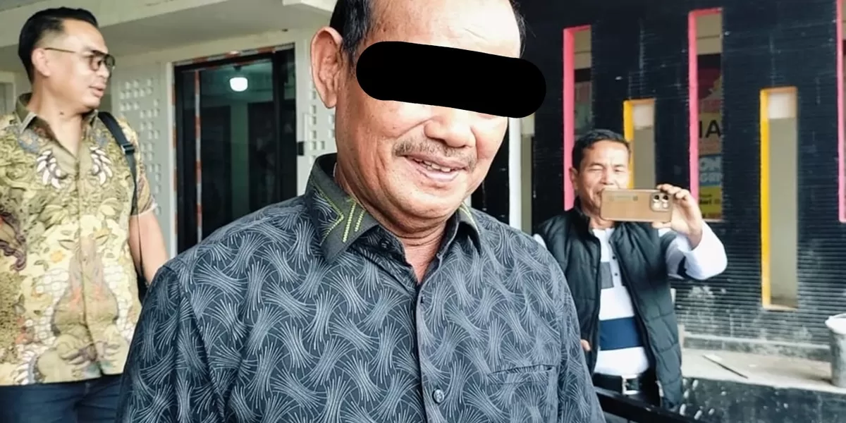 Anggota DPRD Pelalawan terkait kasus dugaan ijazah palsu saat proses pemeriksaan polisi