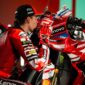 Marc Marquez mengenakan seragam Ducati di lintasan MotoGP
