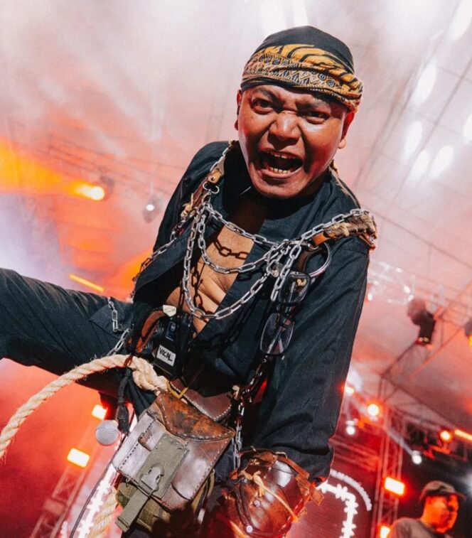 
Kabar duka dari dunia musik. Babeh Romi, vokalis Romi and The Jahat, meninggal dunia dan meninggalkan jejak karya yang dikenang lintas generasi.