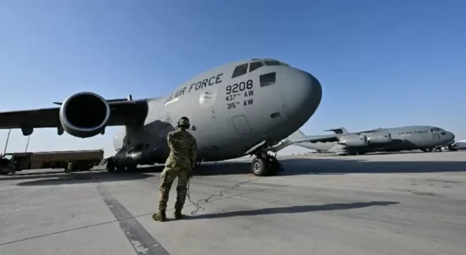 
Iran memperluas serangan dengan menargetkan pangkalan militer AS di Qatar dan Bahrain.