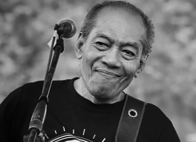 
Donny Fattah, bassist legendaris band God Bless yang berperan besar dalam perkembangan musik rock Indonesia.