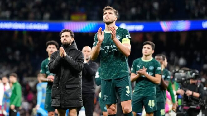 
Skuad Manchester City menghampiri para pendukung mereka usai dikalahkan oleh Real Madrid (c) AP Photo/Jose Breton