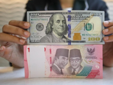 Rupiah melemah saat dolar AS bertahan di Rp17.100.