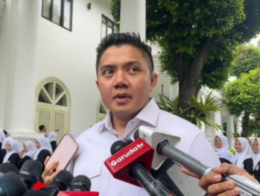 Wacana pemotongan gaji menteri akan segera dibahas dalam rapat pemerintah.