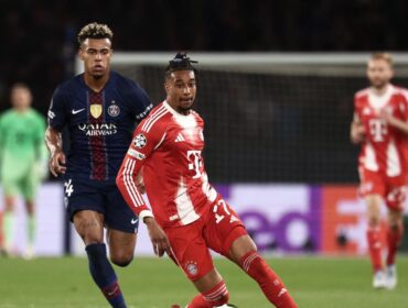 Bayern Muenchen gagal ke final Liga Champions setelah disingkirkan PSG. Vincent Kompany pun menyoroti sejumlah keputusan kontroversial wasit. ⚽🔥