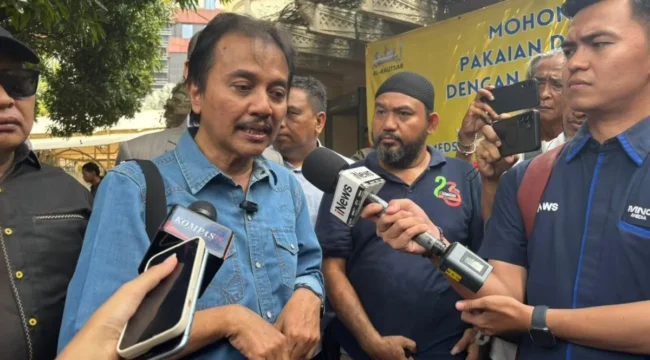 Polda Metro Jaya buka suara soal permintaan Roy Suryo agar polemik kasus ijazah Presiden dihentikan. Polisi tegaskan proses tetap berjalan.