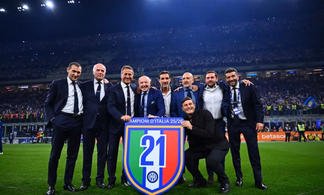 
Caption:
Beppe Marotta menilai Cristian Chivu memiliki kontribusi besar dalam keberhasilan Inter Milan menjadi juara musim ini.