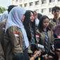 Wapres Gibran Rakabuming Raka bertemu siswa peserta Cerdas Cermat MPR yang viral di media sosial.