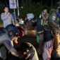Personel Polres Nabire dan Satgas Damai Cartenz saat melaksanakan patroli gabungan di wilayah Nabire.
