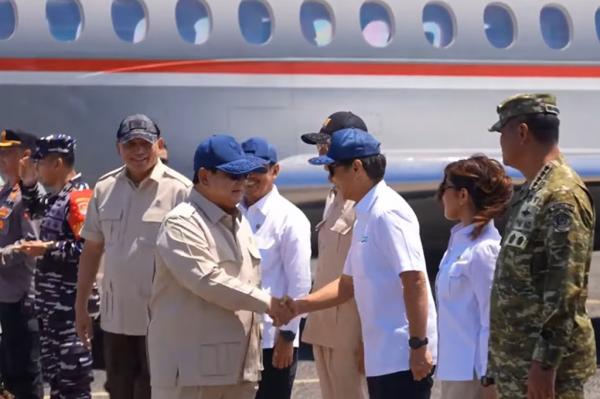 Presiden Prabowo Subianto saat meninjau kawasan perbatasan dan bertemu warga di Pulau Miangas, Sulawesi Utara.
