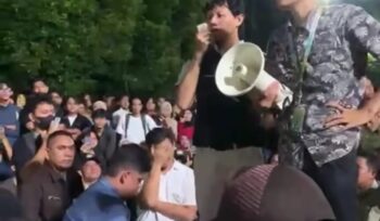 Mahasiswa mengikuti kegiatan disiplin di lingkungan kampus PNJ setelah kasus viral.
