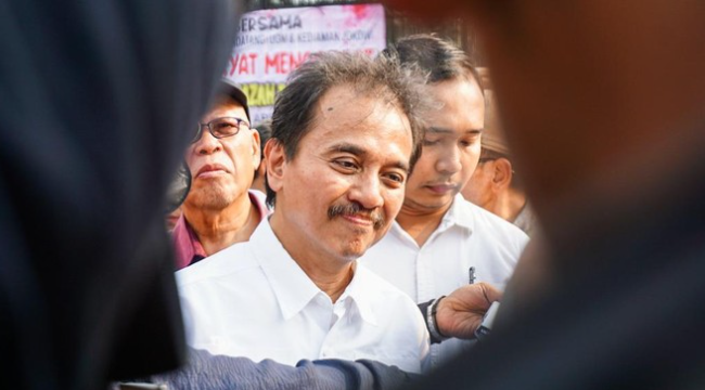 Polda Metro Jaya mengamankan Roy Suryo dan dr Tifa setelah berkas perkara keduanya dinyatakan lengkap oleh kejaksaan.
