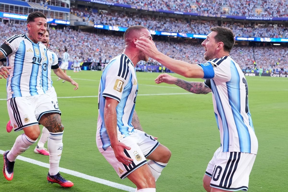 Pemain Timnas Inggris dan Argentina menjelang laga semifinal Piala Dunia 2026.