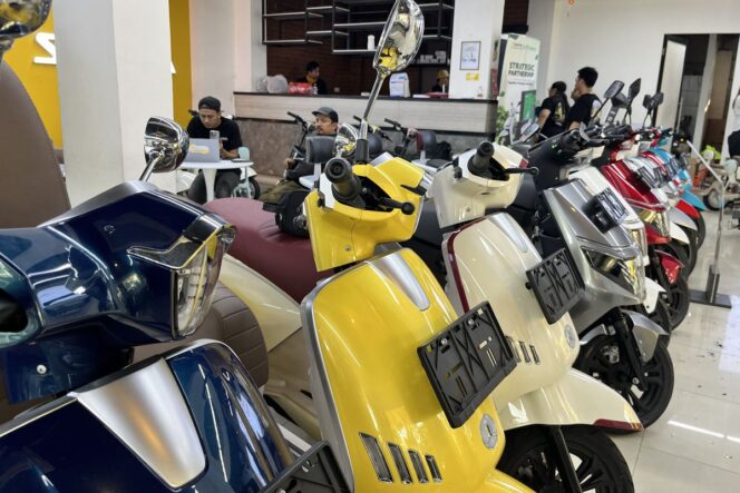 
					Pasar motor listrik Indonesia dinilai masih memiliki ruang pertumbuhan di tengah dominasi motor berbahan bakar bensin.