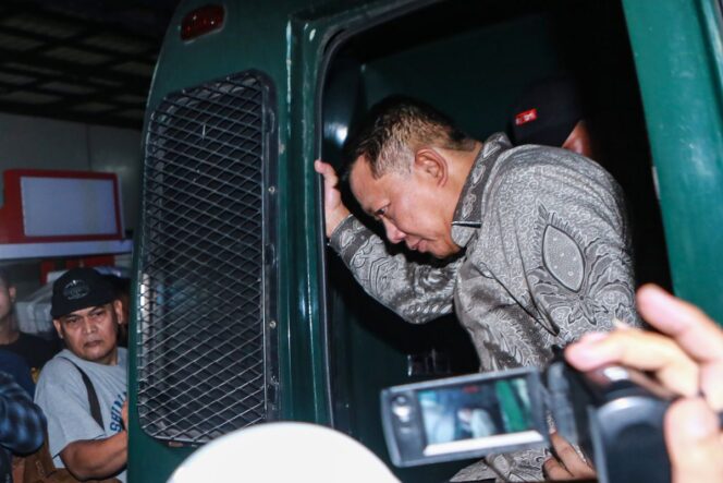 
					Kasus Febrie Adriansyah menjadi sorotan publik terhadap profesionalisme institusi Kejaksaan.