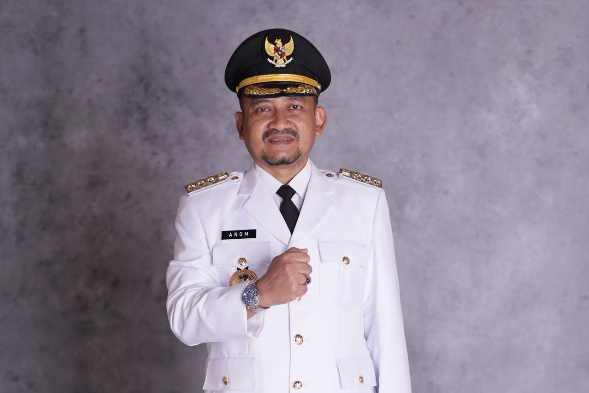 Petugas KPK saat melakukan operasi tangkap tangan di Pemalang.