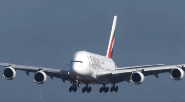 Airbus A380 Emirates mengalami penundaan panjang saat berada di Tiongkok.