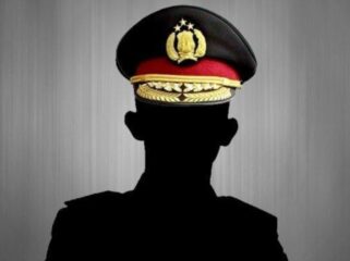 Video pelabrakan terhadap seorang polisi dan jaksa Kejari Baubau yang dikaitkan dengan dugaan perselingkuhan ramai diperbincangkan publik.