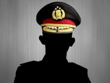 Video pelabrakan terhadap seorang polisi dan jaksa Kejari Baubau yang dikaitkan dengan dugaan perselingkuhan ramai diperbincangkan publik.