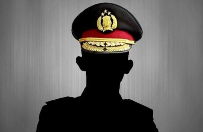 
Video pelabrakan terhadap seorang polisi dan jaksa Kejari Baubau yang dikaitkan dengan dugaan perselingkuhan ramai diperbincangkan publik.