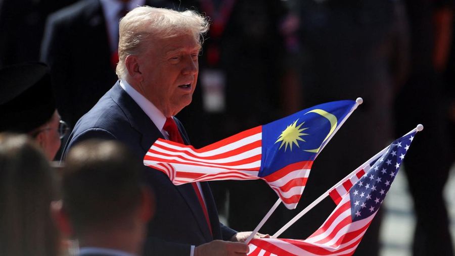 Bendera Amerika Serikat dan Malaysia berdampingan.