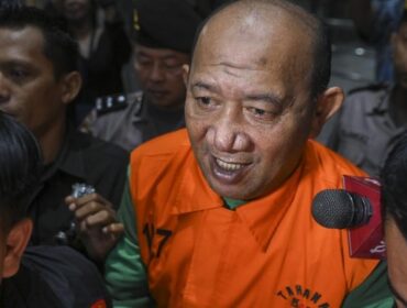 KPK mengamankan Bupati Langkat dalam operasi tangkap tangan terkait dugaan suap proyek.