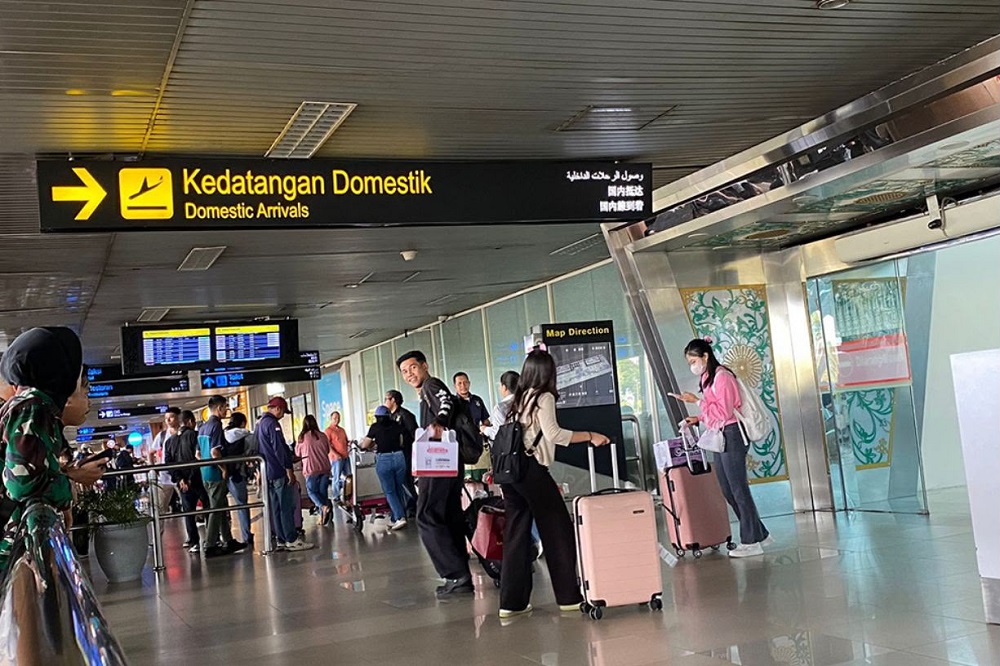 Asap akibat kebakaran hutan dan lahan mengganggu jarak pandang hingga menyebabkan 21 penerbangan di Pontianak mengalami keterlambatan.