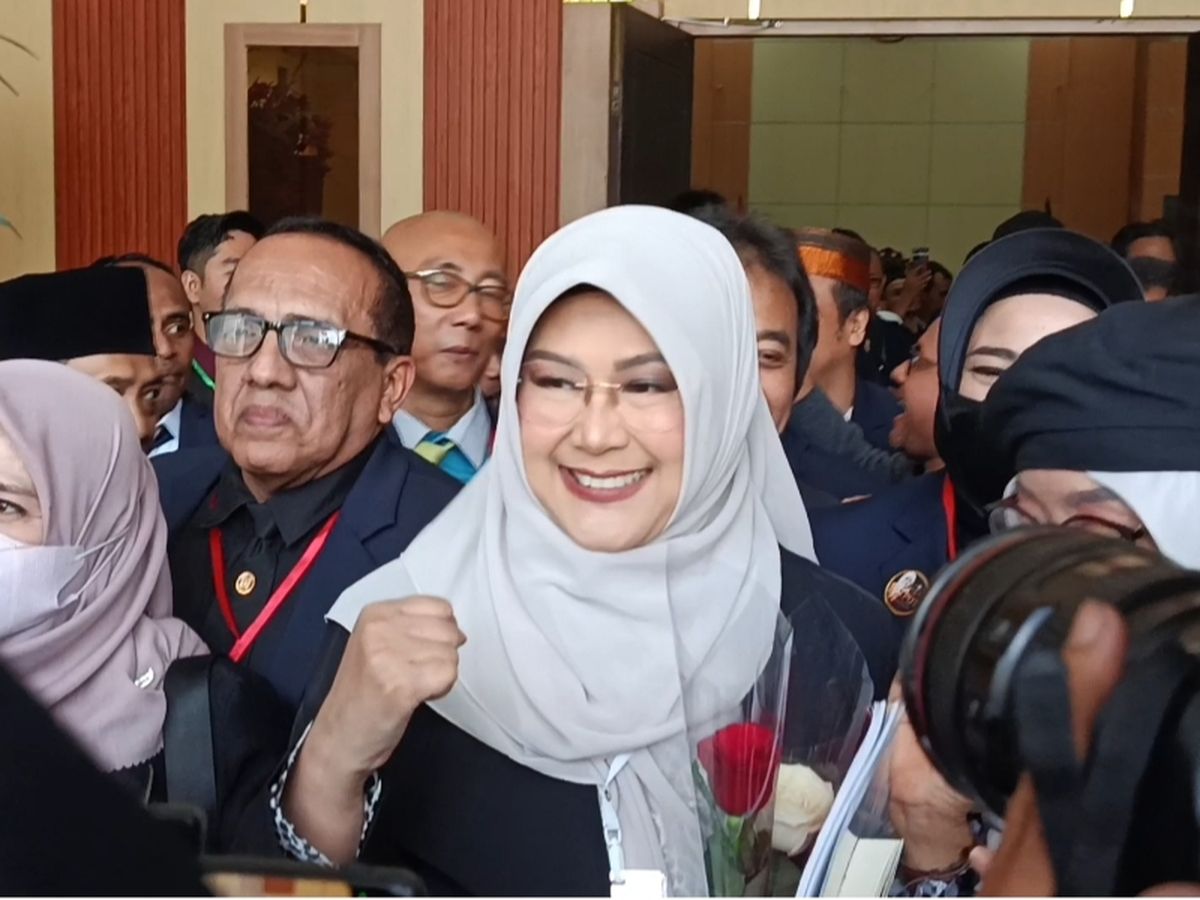 Majelis hakim menolak permohonan praperadilan dr Tifa dan menyatakan permohonan tersebut gugur demi hukum.