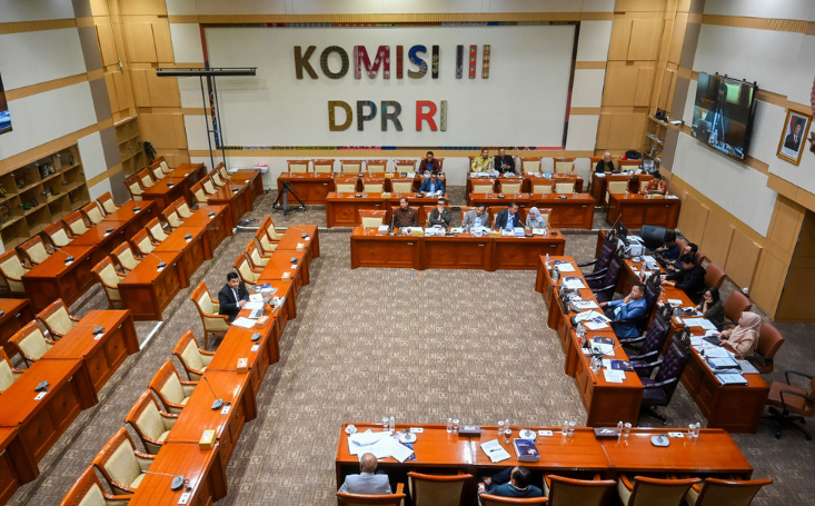 Komisi III DPR RI menyetujui 11 calon Hakim Agung dan 3 calon Hakim Ad Hoc setelah menjalani uji kelayakan dan kepatutan.