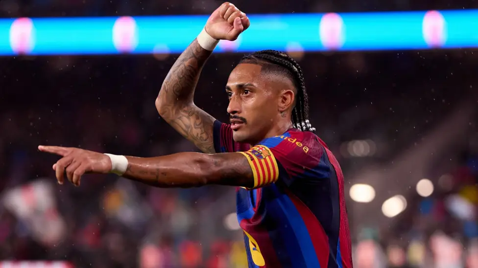 Raphinha mencetak tiga gol dalam kemenangan Barcelona 7-2 atas Racing Santander di LaLiga.