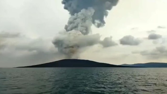 Abu vulkanik Gunung Anak Krakatau terpantau mencapai wilayah Bekasi.