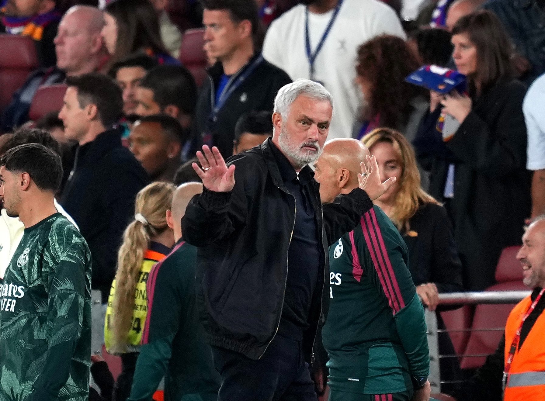 Mourinho Soroti Keputusan VAR dan Apresiasi Perjuangan Valverde Usai El Clasico