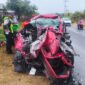 Kondisi Honda Brio yang ringsek setelah bertabrakan dengan truk Fuso di Bangka Tengah