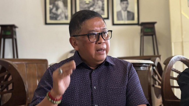Sekjen PDIP Hasto Kristiyanto menanggapi putusan MA dan desakan sejumlah pihak agar Gibran mengundurkan diri dari jabatan wakil presiden.